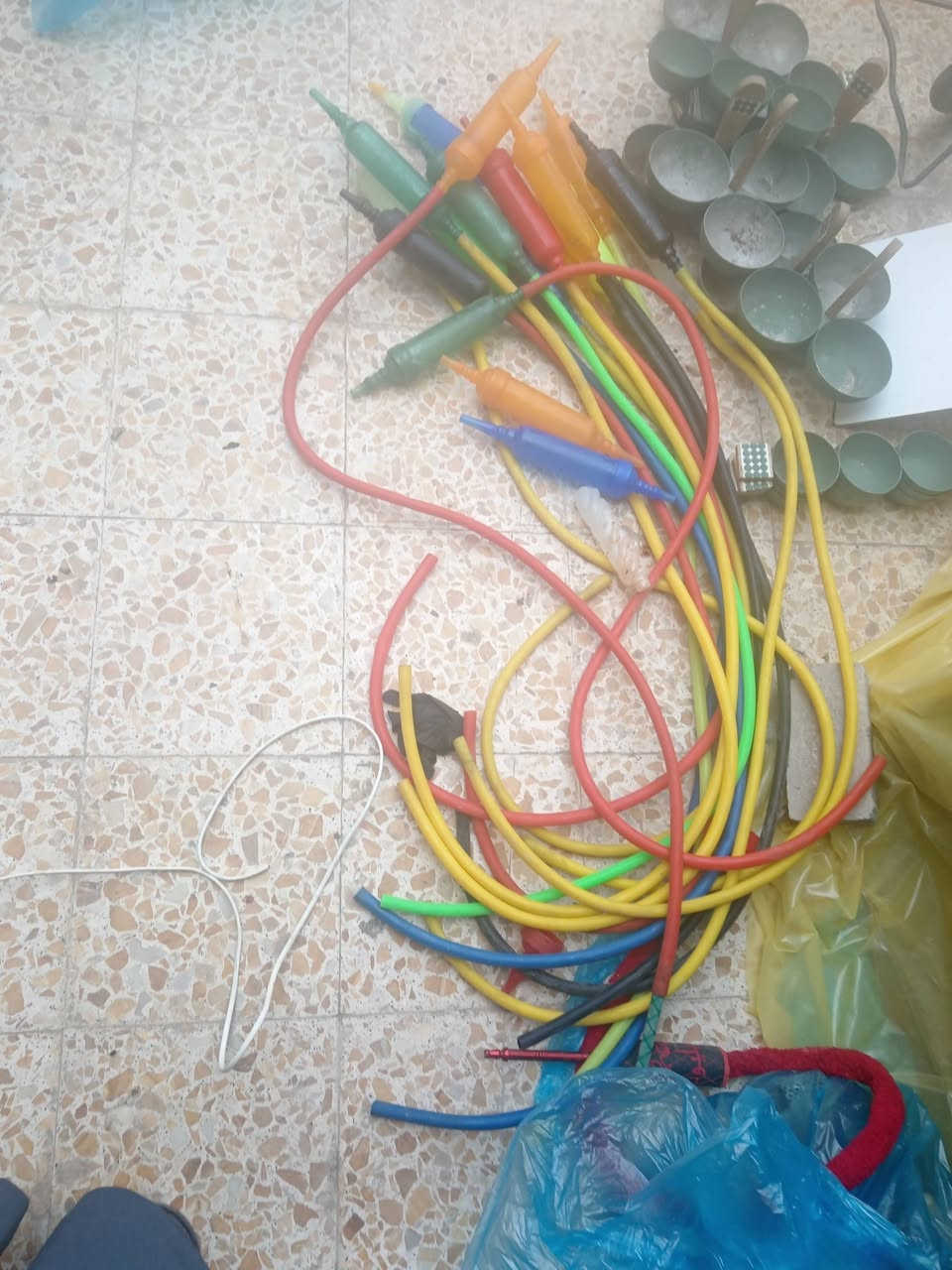 من رخصة الادمن نراكيل طه عدد 11 للبيع وقمجيات عدد 40 وروس عدد 30 وميز نراكيل مرمر  للاستفسار
***********
***********
