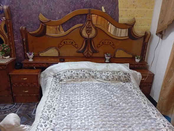 غرفة نوم للبيع السعر 500 الف وبيها مجال الاتصال على الرقم. ***********
