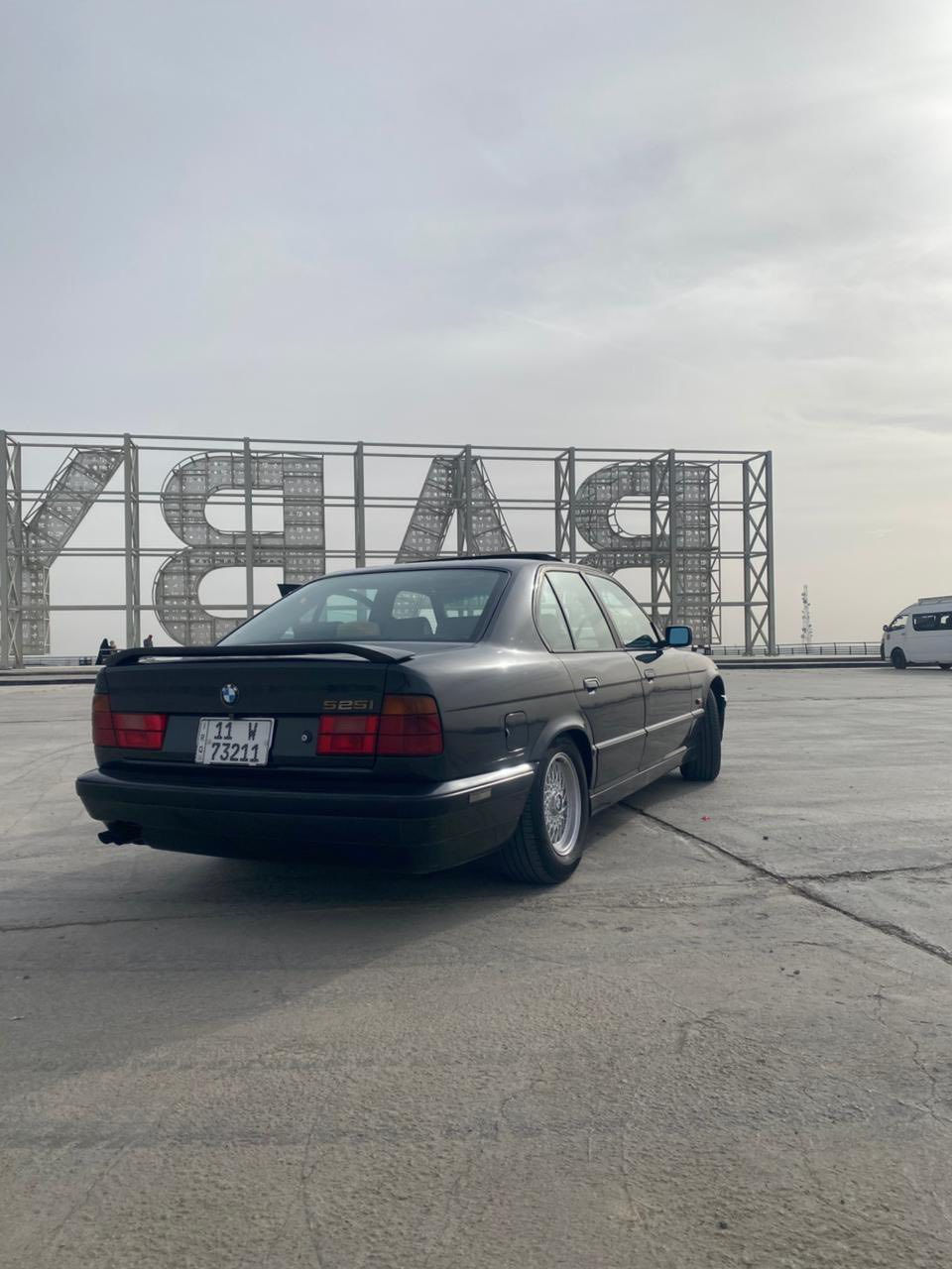 السلام عليكم
BMW1992. 525i
السياره وارد يابان نضيفه بمعنى الكلمه رقم بغداد باسمي تحويل ثاني يوم 
محرك مسكر عدل المرغوب 2500
مواصفات السياره فتحه سقف 
كراسي جلد كهرباء 
برده خلفيه 
بجم دخاني M
ويل كب خليه 
تبريد خير من الله منضومه لايت زنون 
كهربائيات كلها شغاله 
عنواني بغداد 
للتواصل ***********
