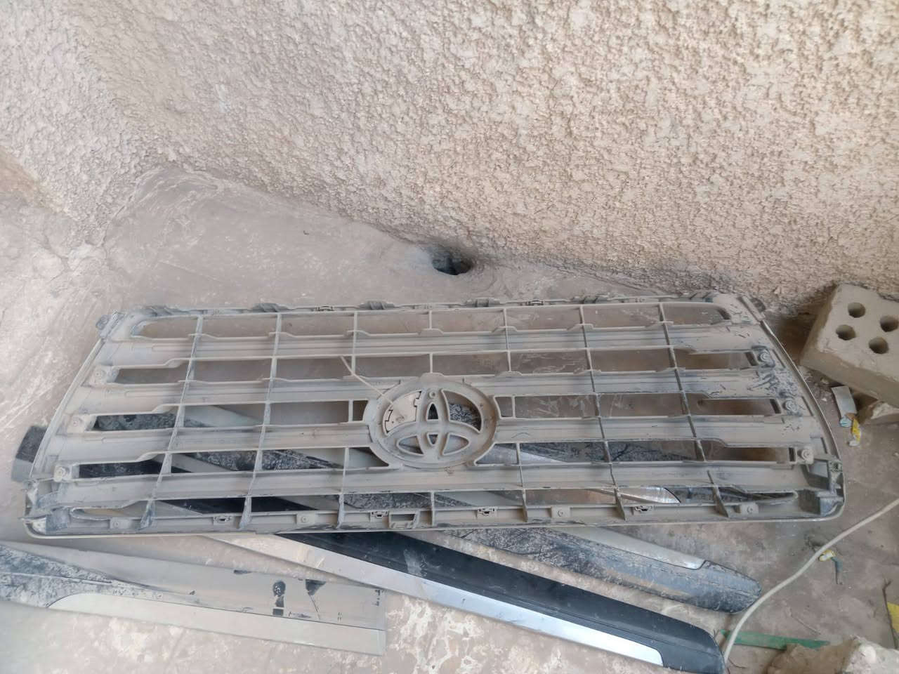 شباك وترايش لاندكروز ماعرف يا موديل قيم وخذ ***********
