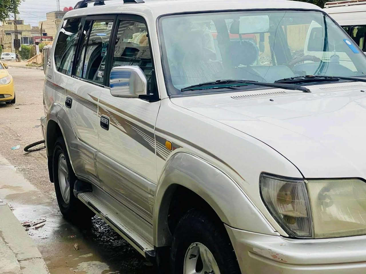 السلام عليكم 
برادو 2000 بدون صبغ منضومه غاز + بانزين رقم أربيل
بيع مستعجل 
سعر ٩٠
 اني مكلف بالنشر 
هذه رقم صاحبها بي واتساب
 ***********
***********
