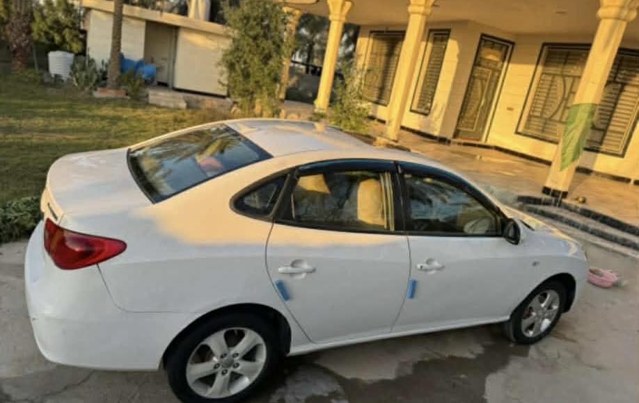 السلام  عليكم
النترا 2011 فول مواصفات
 خليجي محرك2000
رقم بغداد  
كير ومكينه وصدر مكفولات 
بيه صبغ 3 قطع جاملغات اماميه وبنيد 
سعر98وبيه مجال
مكاني بابل جبله 
رقم ***********
ماموجود بل خاص فقط اتصال
