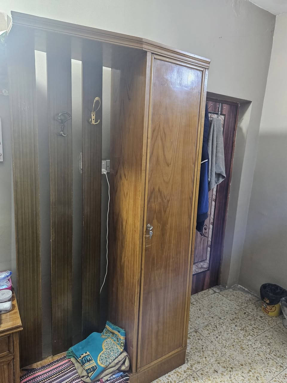 غرفة نوم كامله ميز تواليت وجربايه ويوميات عدد ٢ وزاويه كنتوريه  وكنتور  ٦ ابواب مع ملاحق نظيف للبيع صاج مستعمله مع الدوشك ابيعها كلها سعرها ٥٥٠ الف ماخذها بمليون و٦٠٠ بوكتها مكاني الاعلام قرب تقاطع الدرويش ومبروك عالياخذها رقمي واتساب ***********
