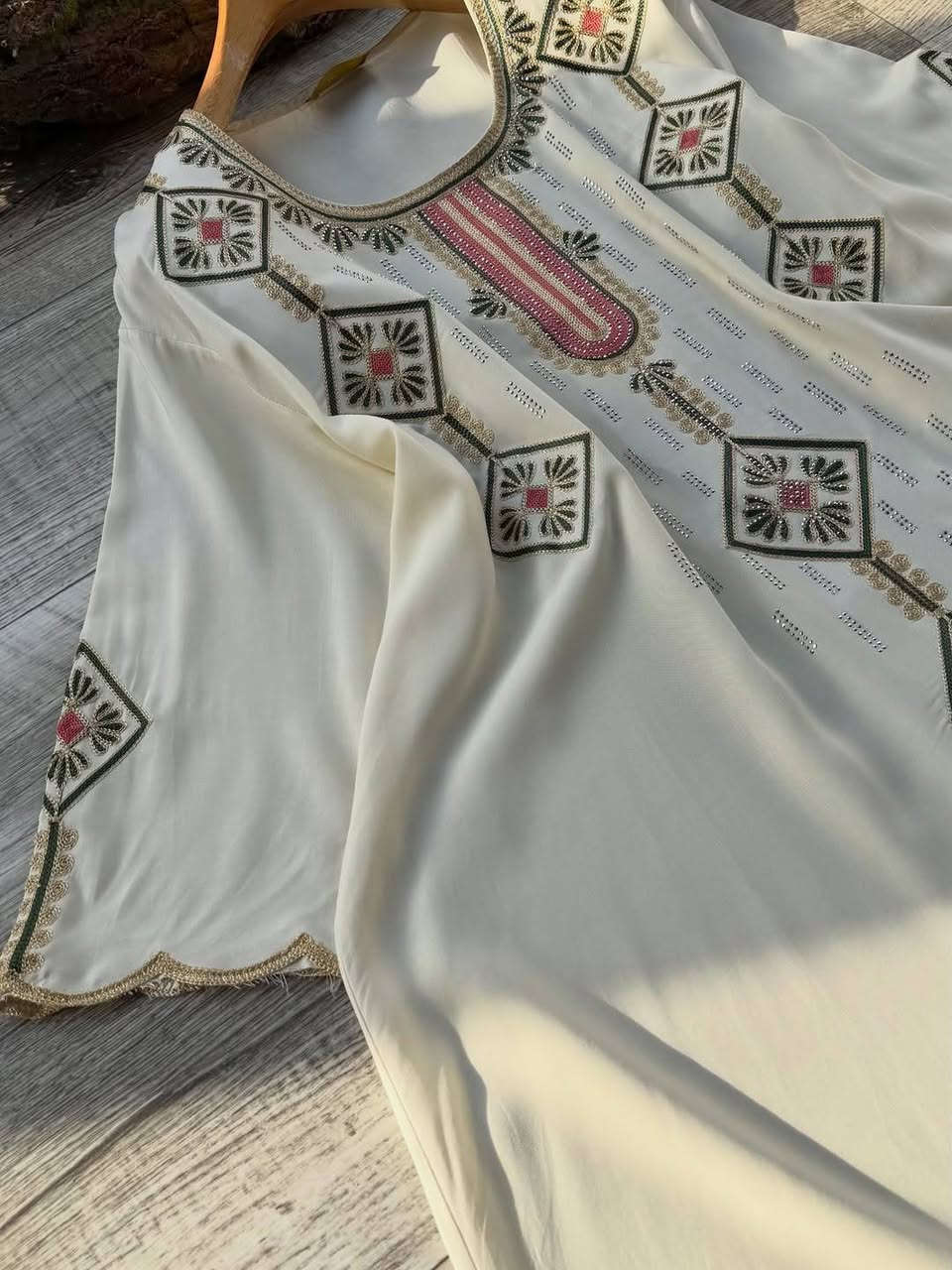 راحة تلبسينها… وأناقة تشوفينها
قماش خفيف، قصّة واسعة مع ربط يحدد الخصر
اختيار مثالي للبيت ولمّات العائلة ❤️🌺🦋🐅
😌👗 دشداشة كشمير تطريز هندي أصلي 
قياس 2x_3x_4x_5x
#سعــــــــــــر10
يوجد توصيل داخل المسيب الفين دينار 
يوجد توصيل محافظات


**إذا كنت صاحب هذا الإعلان وتريد حذفه لأي سبب، رجاءا أرسل رسالة إلى الدعم الفني**