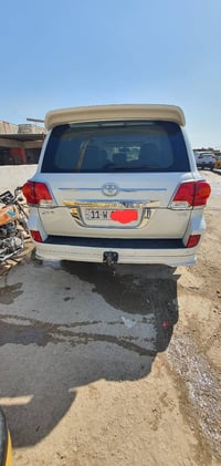 لاندكروز ابريم أصل  الموديل2014  الرقم بغداد باسمي بيها ربع جاملغ امام...