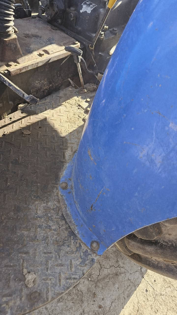 نيوهولند ٨٠ كفاله عامه بس محرك مجفت درجة أولى الباقي كله شركه جاهزه من كلشي تخم تاير كهربايات مكينه ماتذب عليه ربع   كتاب شركه السعر ١٨ مليون المكان ديونيه الاستفسار الاتصال ***********
