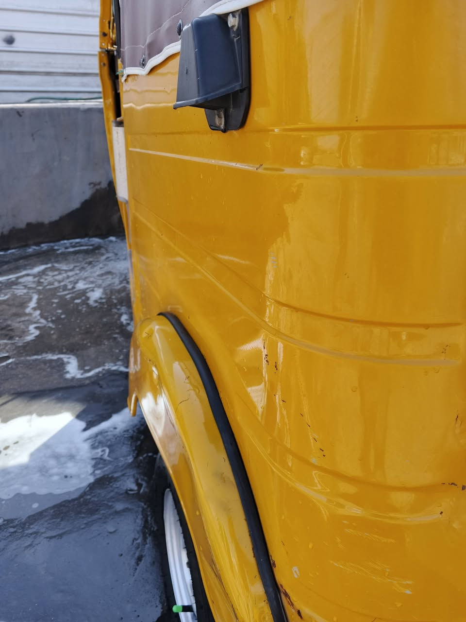 السلام عليكم تكتك للبيع موديل 2019 امضلع رقم وسنويه اتصال على الرقم ***********
