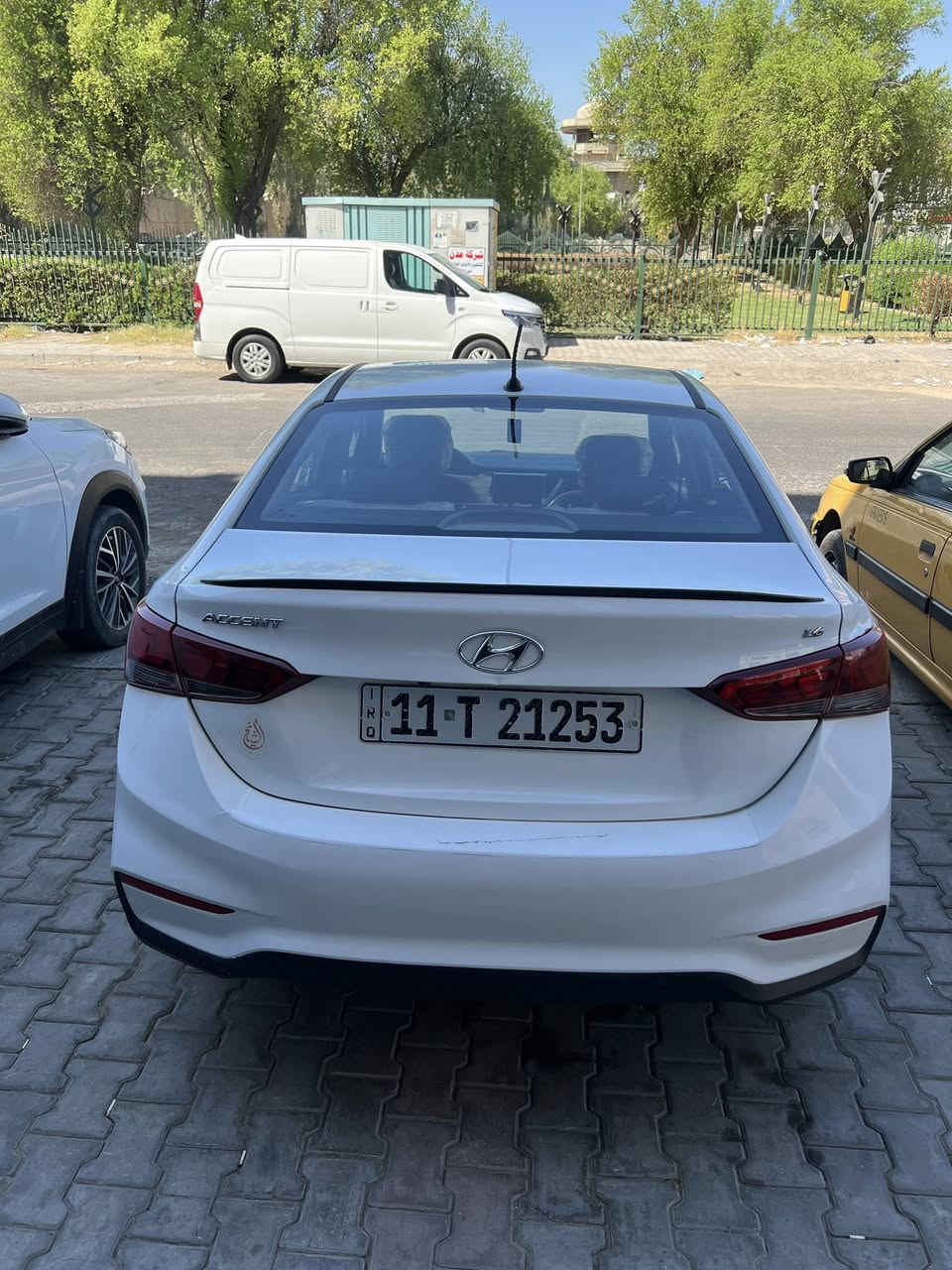 السلام عليكم 
اكسنت للبيع 2020 رقم بغداد انكليزي بأسمي سنوية بعيدة
محرك 1600 دوش
مواصفات فتحة سقف 
اشاير مري
تحكم ستيرن
شاشة
مكابح A B S
مانع انزلاق
بيهه صبغ باب عكس السائق ودعامية فقط 
السعر 125 $ 
للاستفسار الاتصال 
***********

