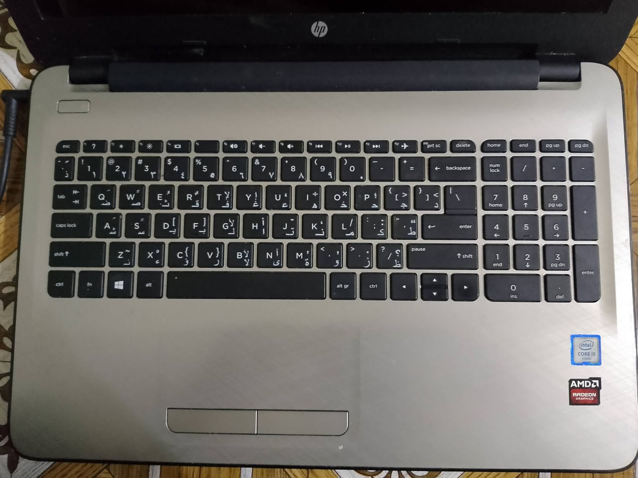 للبيع لابتوب HP بحالة ممتازة واستعمال قليل، الجهاز نظيف جداً ومناسب للعمل المكتبي، الدراسة، والبرامج اليومية.
المواصفات:
المعالج: Intel Core i5-6200U (جيل سادس).
الذاكرة (الرام): 4 جيجابايت.
الهارد: 1 تيرابايت (1000GB) مساحة تخزين كبيرة جداً.
كرت الشاشة: AMD Radeon Graphics.
نظام التشغيل: Windows 10 Pro مفعل.
الحالة: الجهاز بحالة جيدة جداً، مع الشاحن الأصلي، واستعماله كان خفيفاً.
م/ يحتاج تبديل بطارية فقط حالياً يشتغل بس على الكهرباء 
 _ السعر 225 الف بي مجال للبطارية 
للاستفسار  [واتساب ***********].
