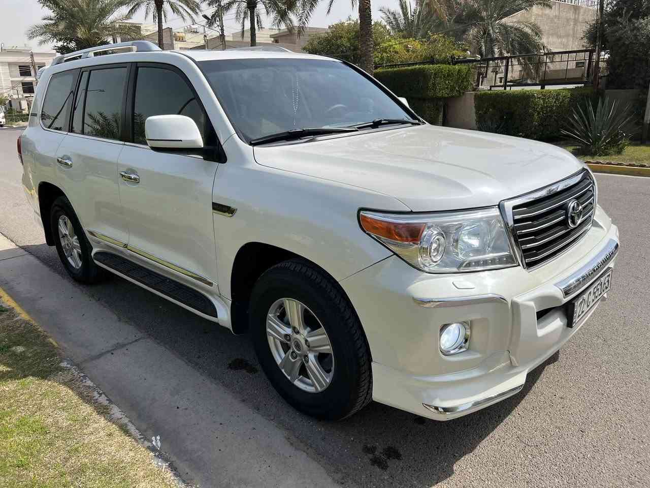 السلام عليكم للبيع لاندكروز موديل 2010 خليجي GXR V6 لون ابيض صدفي رقم اربيل الجديد السياره مكفوله من الصبغ والتبديل عدا الدعاميات وبيهه بارد شبرين بالجاملغ الامامي الايمن والباقي مكفول السياره محدثه 2012 وغراصه الاصليه موجوده وياهه الايتات والبك لايتات والدعاميات والشباك كير ومحرك وصدر وتبريد كله بشرط وعالفحص ماشيه 182 الف السياره جديده وجاهزه من كلشي وعالفحص السعر 300 وبيهه مجال مكان السياره بغداد حي الجامعه وهذه رقمي للاستفسار ***********
