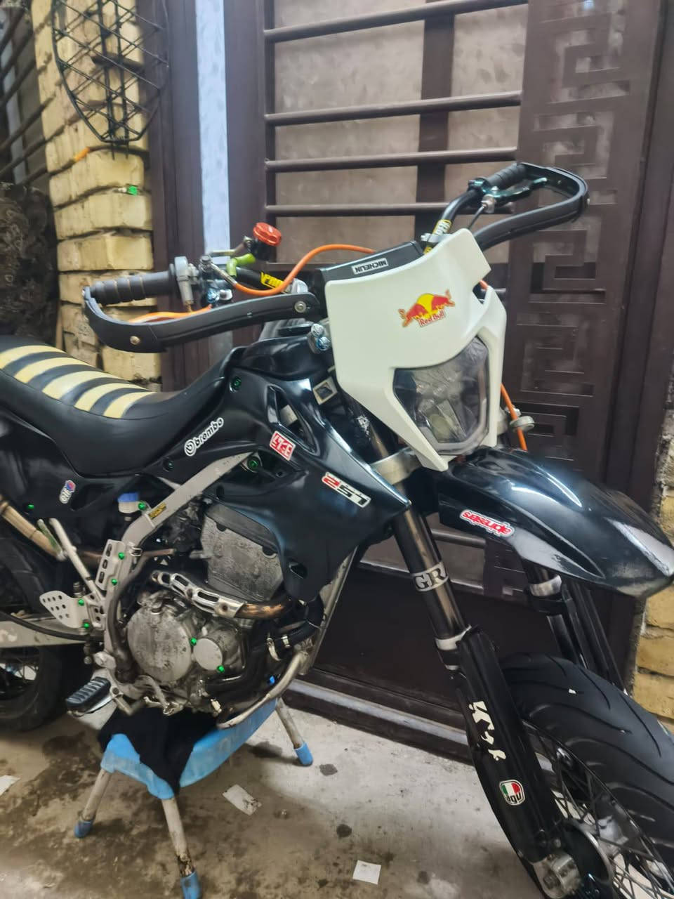 قفاز كاوسكي مزودة مال لعب مكينة مكفولة مال رمبة دراجة هاون مكينتها تجي ٣٠٠ هندر مو ٢٥٠ دهن امزويل مي راديتر زيتي مسويلها ادامة كاملة من تاير لتاير  مكاني بغداد سعر١٣ورقة وبيها مجال


**إذا كنت صاحب هذا الإعلان وتريد حذفه لأي سبب، رجاءا أرسل رسالة إلى الدعم الفني**