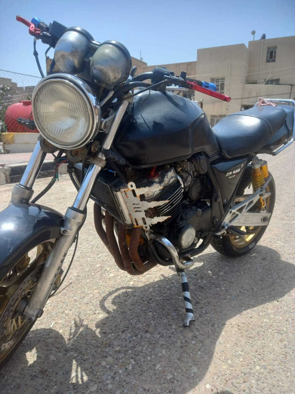 Cb400
سي بي فور ٤٠٠
للبيع للستفسار تفاصيل دراجه 
اتصال عرقم ***********
العنوان ناصريه مركز

