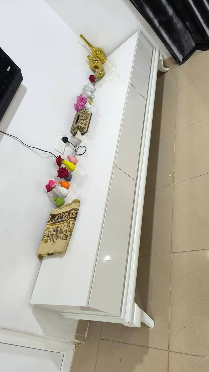 غساله جنت الشام 8 كيلو بلاديه صنع عراقي 65 الف
ميز تلفاز كلش مرتب طول مترين وشويه جرارات شفط 100
جزامه خشب 25 الف
ثلاجه بيكو  بلاديه بشرط 75 الف 
كنتور 3 قطع كل قطعه بابين كلش مرتب ومو مثل ذني الجهاهزات هاذه وزن ثقيل وحطاطه مالته تختلف الرجلين مالته ثقيل وعريض 300 الف
جرا غاز 35 الف
تخم 50 الف 
طباخ مابي شي كله شغال بس يرادله ترتيب اب 50 الف 
***********
