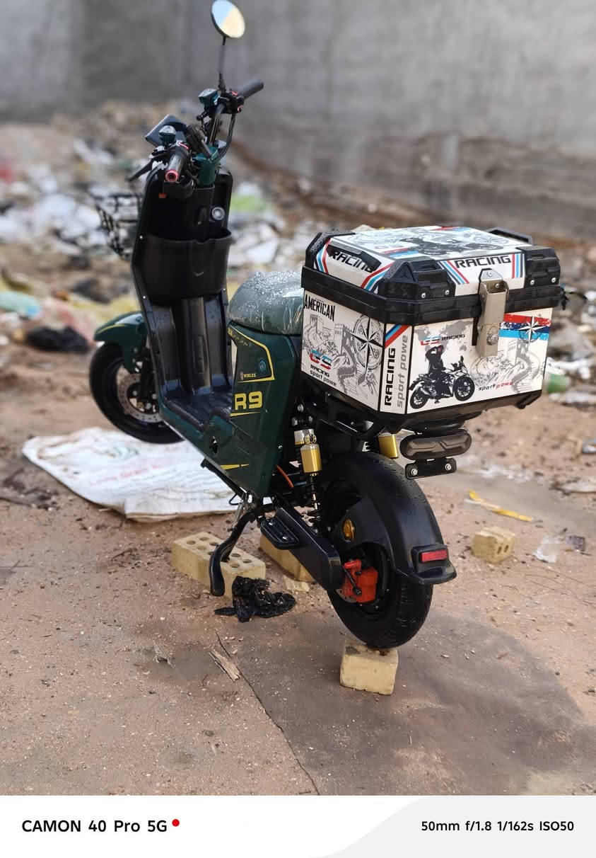 السلام عليكم باسكل شحن نوعيه ار 9بطاريات كبار لعدد5 بطاريات نضيفه باسكل نضيف  ملاحضه الصندوق مو لبيع لسعر 400وبي مجال حك جيه الرقم ***********
