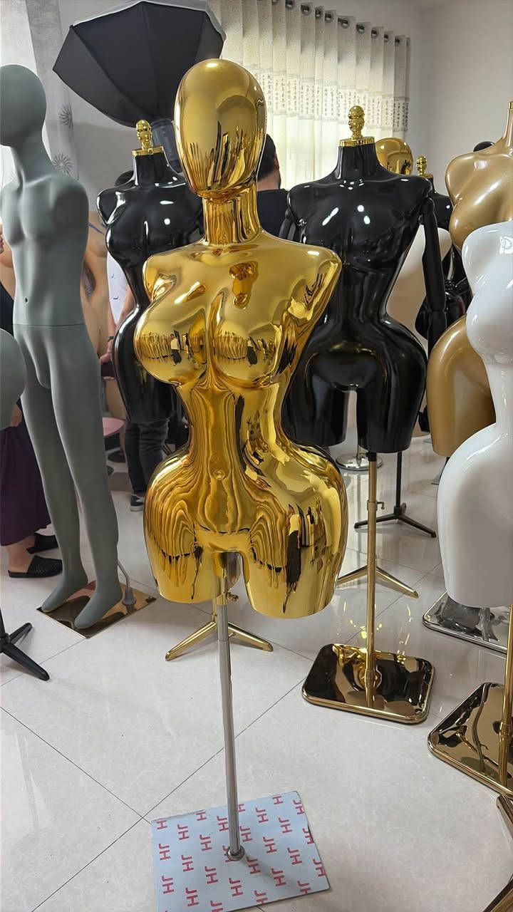 Chrome gold/silver #mannequins for clothing #display


**إذا كنت صاحب هذا الإعلان وتريد حذفه لأي سبب، رجاءا أرسل رسالة إلى الدعم الفني**