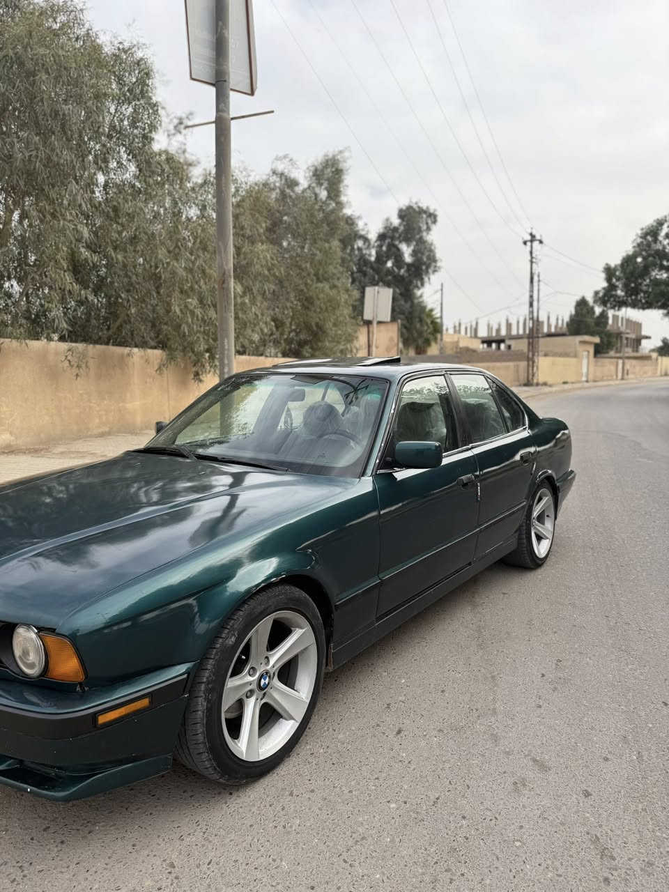 السلام عليكم. مرخصة الادم
BMW/525i/1993 فوك المديل
سته سلندر مسكر فانوس السياره بجم عريض السياره مري منفصل لسياره مكفوله من الضربه  ومصبوغه صبغ عام للجماليه فقط لسياره جاهزه ومال جنيان 
لسياره ذاب اله حداديه جديد وكير ومكينه مكفولات.  لسياره للبيع فقط واعتذر عن لمراوس 
للتواصل: هـ***********
سعر السياره  57 وبيه مجال بسيط
