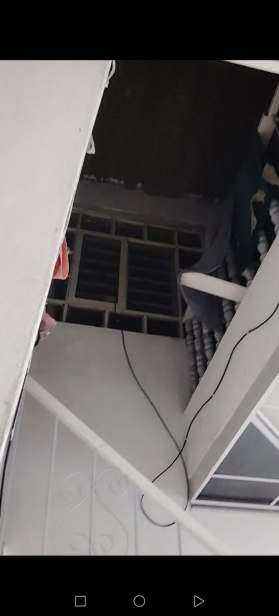 البيت للبيع رأس الجاده خالف بطاقة الخضره سند طابو ٣غرف نوم المساحه ٧٠ متر الاستفسار وتساب  *********** ***********
