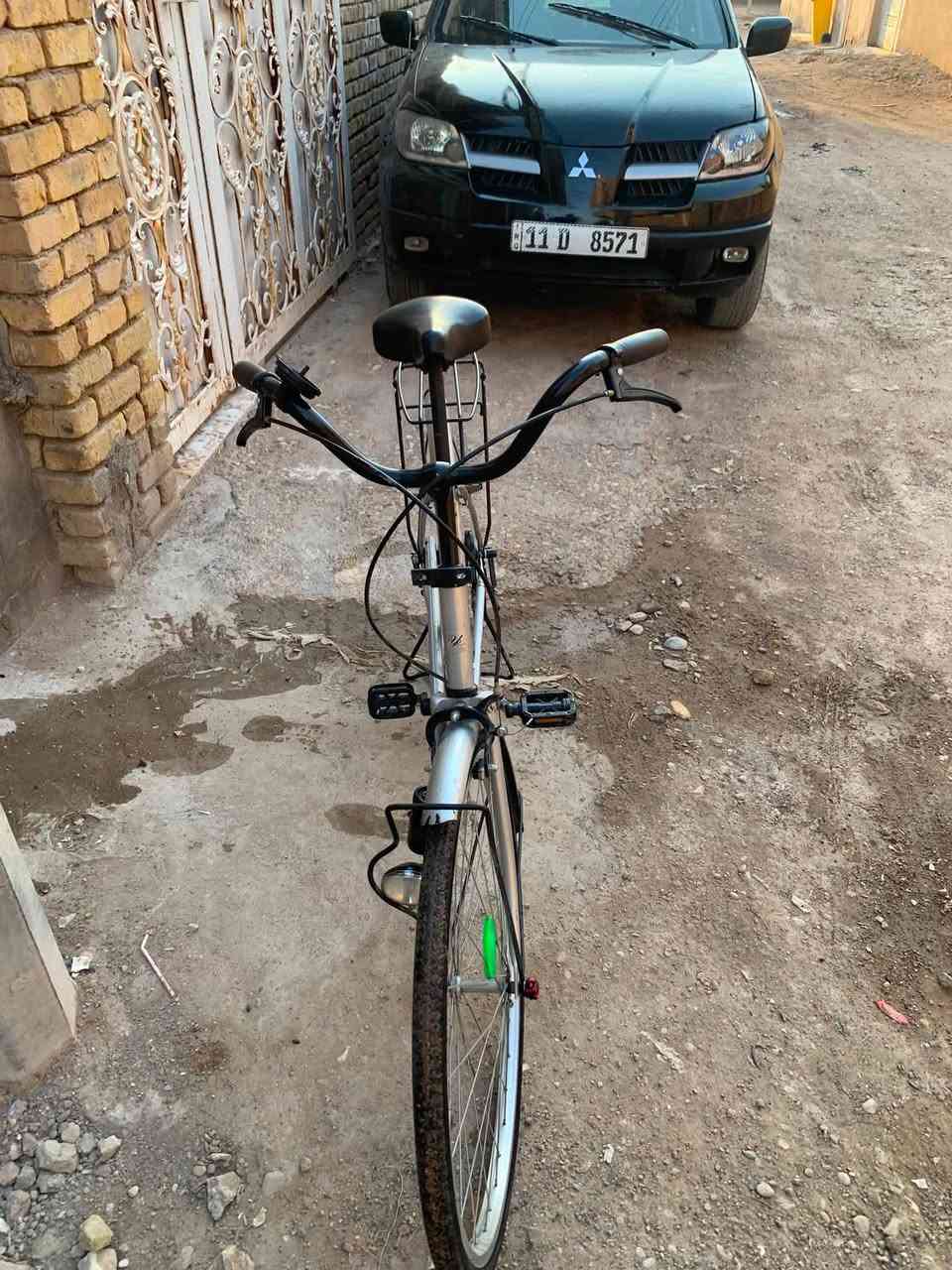 سلام عليكم عندي بايسكل بناتي حجم ٢٦ نضيف جدا قبل أيام مشتريه جديد كلشي ماناقصه بريكات قويه السعر ١٥٠ وبي مجال للطيبين مكاني حي الحكيم رقمي ***********
