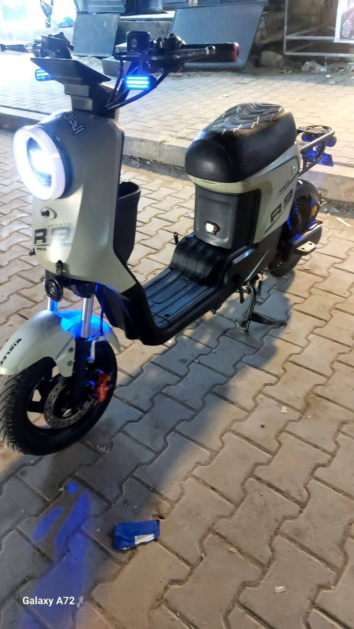 ​🏍️ للبيع: Yamaha R9 .. هيبة وفخامة 👑
لعشاق التميز، الوحش R9 بحالة الوكالة. دراجة تجمع بين التكنولوجيا المتطورة والقوة الانفجارية.
​المحرك: CP3 الأسطوري (890cc) - عزم وشراسة.
​التكنولوجيا: شاشة TFT، نظام Quick Shifter، وفول إلكترونيات.
​الملحقات: المفتاح الأصلي + كارت الملكية (كاملة وجاهزة).
​"مو بس دراجة، قطعة فنية تخطف الأنظار بكل شارع."
​📍 المكان: [النجف الاشرف حي المكرمة ]
📞 للتواصل: [***********]
السعر 310 وبيها مجال للشراي !!!!
