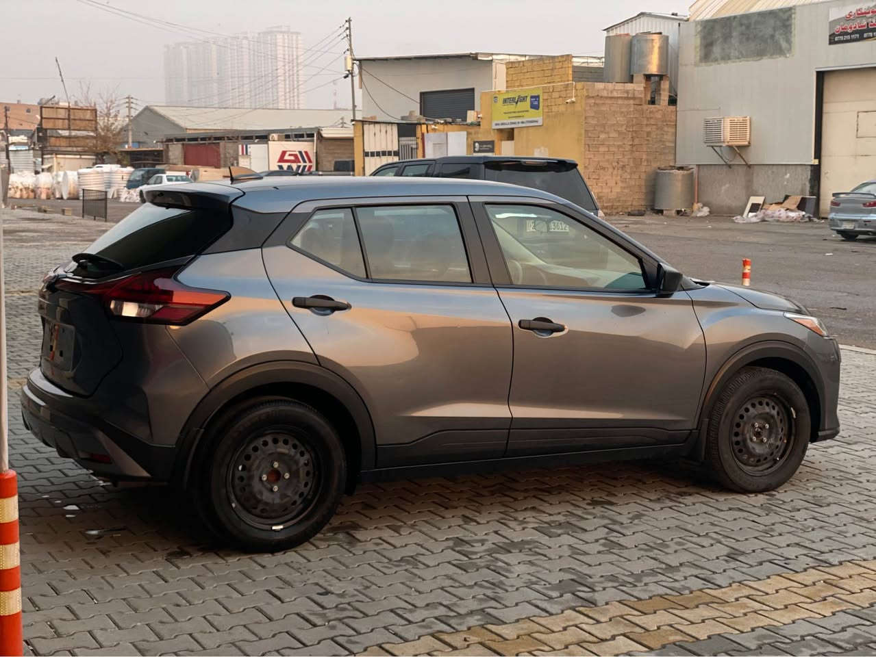 نيسان كيكس 2023 
مواصفات S : بصمه , شاشه , كامره , رادار امامي وخلفي وبالمري , حساسات خلفيه , 35,000 ميل ماشيه 

السياره ماشاءالله كلش جديده ونظيفه
فقط حادثه باب خلف السايق ومبدله ببلادي
يعني السياره قطرة صبغ مابيها بجم كبس 
كير و محرك و حجر و رادار بشرط 
بدون بارد و رصعات و شخوط 
السياره جاهزه دينار واحد مابيها مصرف 
بدون رقم يترقم شمالي مكان السياره سليمانيه

واتساب : *********** السليمانية, العراق
