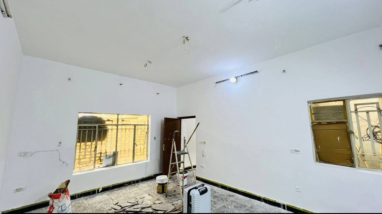 السلام عليكم 

مشتمل طابو زراعي سند 25 للبيع المساحه 120م يحتوي على غرفه واستقبال وصاله ومطبخ وصحيات العنوان طويريج خلف مدرسة امل الأجيال 70متر عن الشارع العام للأستفسار 
***********
*********** تابع الصفحه ليصلك كل ما هوه جديد
