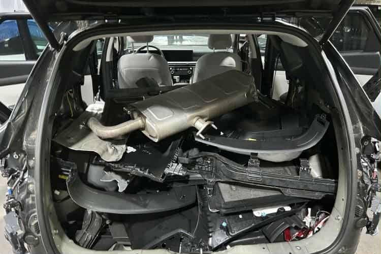 السلام عليكم ورحمة الله توسان ٢٥ للبيع حادث خلفي بسيط صور الحادث موجودة السعر ٢١٥ ورقة ارقام فحص موبايل ***********
