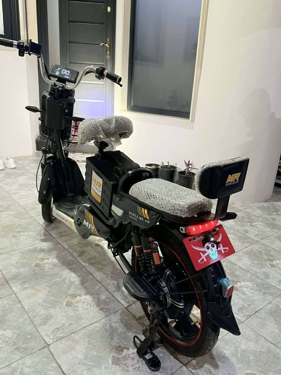 السلام عليكم 
ماطور شحن KOREA.MR.VIP
بصمه + كارت + سويج 
لايت عالي ناصي 
لد خلفي 
أربع دبلات خلفي 
ثنين أمامي 
تايرات جديده 
أربع نمرات سرعه 
السرعه ٩٩
اربع بطاريات دبل 
الكيلومتر ٣٦ 
كلو أصلي 
السعر ٣٥٠ وبي مجال 
الاستفسار خاص


**إذا كنت صاحب هذا الإعلان وتريد حذفه لأي سبب، رجاءا أرسل رسالة إلى الدعم الفني**