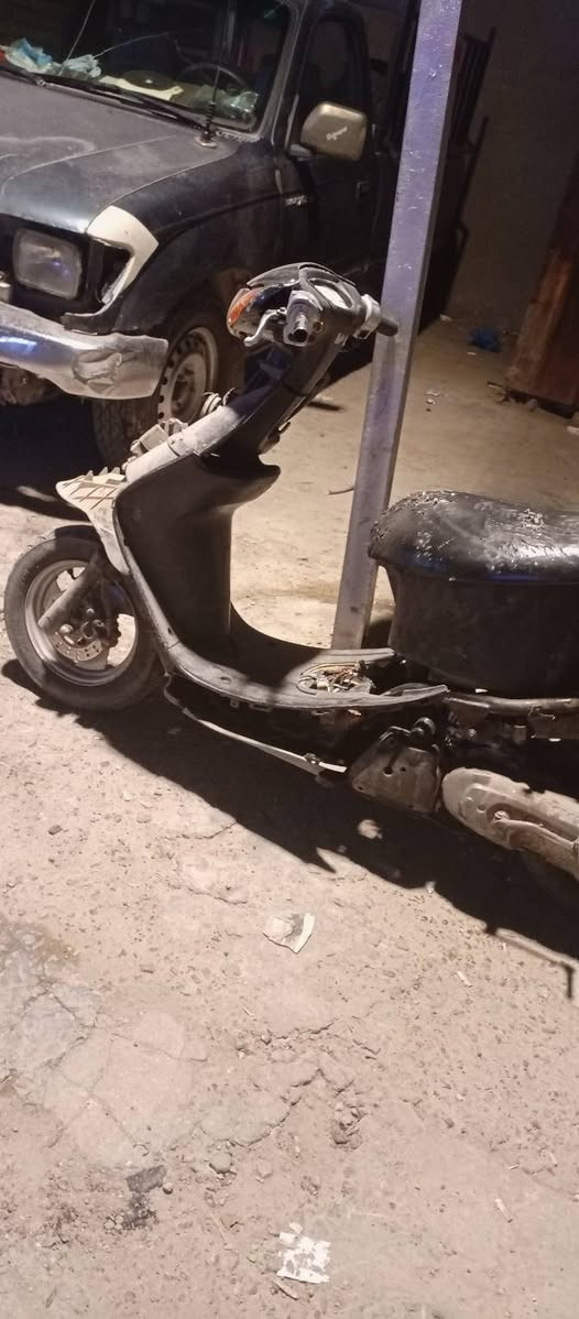 السلام عليكم يابة عصفورية ستين مجفتة جديد شغالة بس بيها خمدة كابريتر جديد نكرة هندر تشتغل كفراتها موجودة بس مو شي و السلف شغال بس باتري وشوية ترتيبات و قمجي السكليتر نكطع اليوم سعر 100
رقم *********** مكاني صليخ
