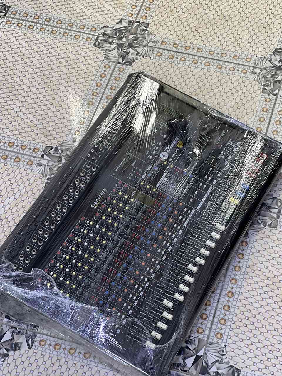 مكسر صوت للبيع السعر خاص
***********✅
