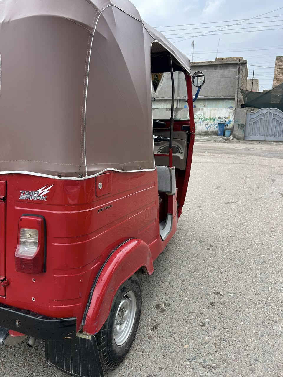 تكتك للبيع موديل20 رقم وسنويه تكتك خير من الله بيها بس لغد مرشوش وباقي لاصبغ والمعجون محرك اخرس تراس زيرو نصبه فول كبل لشارع ربع مذب عليها السعر 6800 وبيها مجال المكان بغداد جسر ديالى القديم شارع 70 

***********رقم انتصال 
***********واتساب
