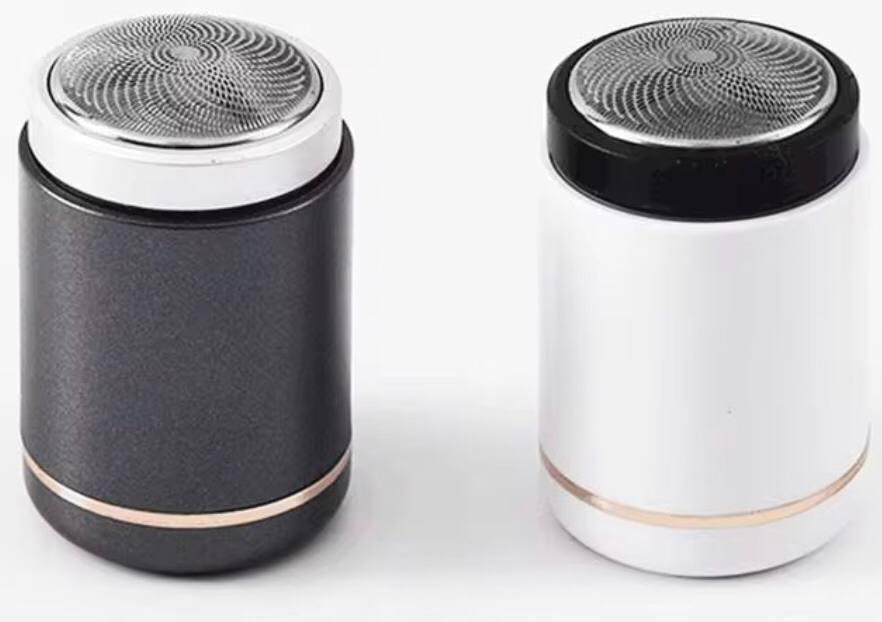 ماكينتة الحلاقة الذكية ميني شيفر .
السعر ( ٧ ) آلاف دينار و يوجد توصيل لكل محافظات العراق .
الحجز على رقم الواتساب *********** .
التفاصيل :
١ - المخزون المتاح ٤٢ قطعة .
٢ -الألوان المتوفرة الأبيض و الأسود .
٣ - تصميم " ميني " عصري : حجمها صغير جدا و خفيفة ، تكدر تخليها بجيبك أو بالسيارة و ما تأخذ أي مساحة .
٤ - بطارية تدوم طويلا : شحنة واحدة كاملة خلال ٩٠ دقيقة تمنحك استخداما مستمرا و بطارية تصمد حتى ٦٠ يوما في وضع الاستعداد .
٥ - شحن سريع ( البرق ) : تدعم الشحن السريع ، حيث تكفي ٣ دقائق شحن لجلسة حلاقة سريعة للطوارئ .
٦ - متعددة الاستخدامات : مثالية للاستخدام في البيت ، السيارة أو السفر .
٧ - ملحقات كاملة : تأتي مع كابل شحن USB و فرشاة صغيرة للتنظيف لضمان بقاء الماكينة بحالة ممتازة .
٨ - حلاقة ناعمة و آمنة : رأس الحلاقة مصمم ليكون لطيفا على البشرة مع توفير حلاقة دقيقة و نظيفة .
