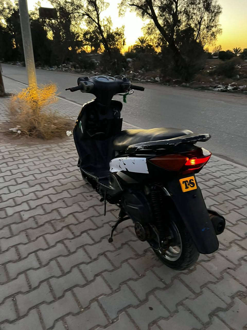 سلام عليكم دراجه سكنس نثيه 140 للبيع دراجه حلوه ونضيفه ماناقصه اي شي خير من الله تاخذه ربع مذب عليه والسعر خاص وهاذ رقمي  ***********

