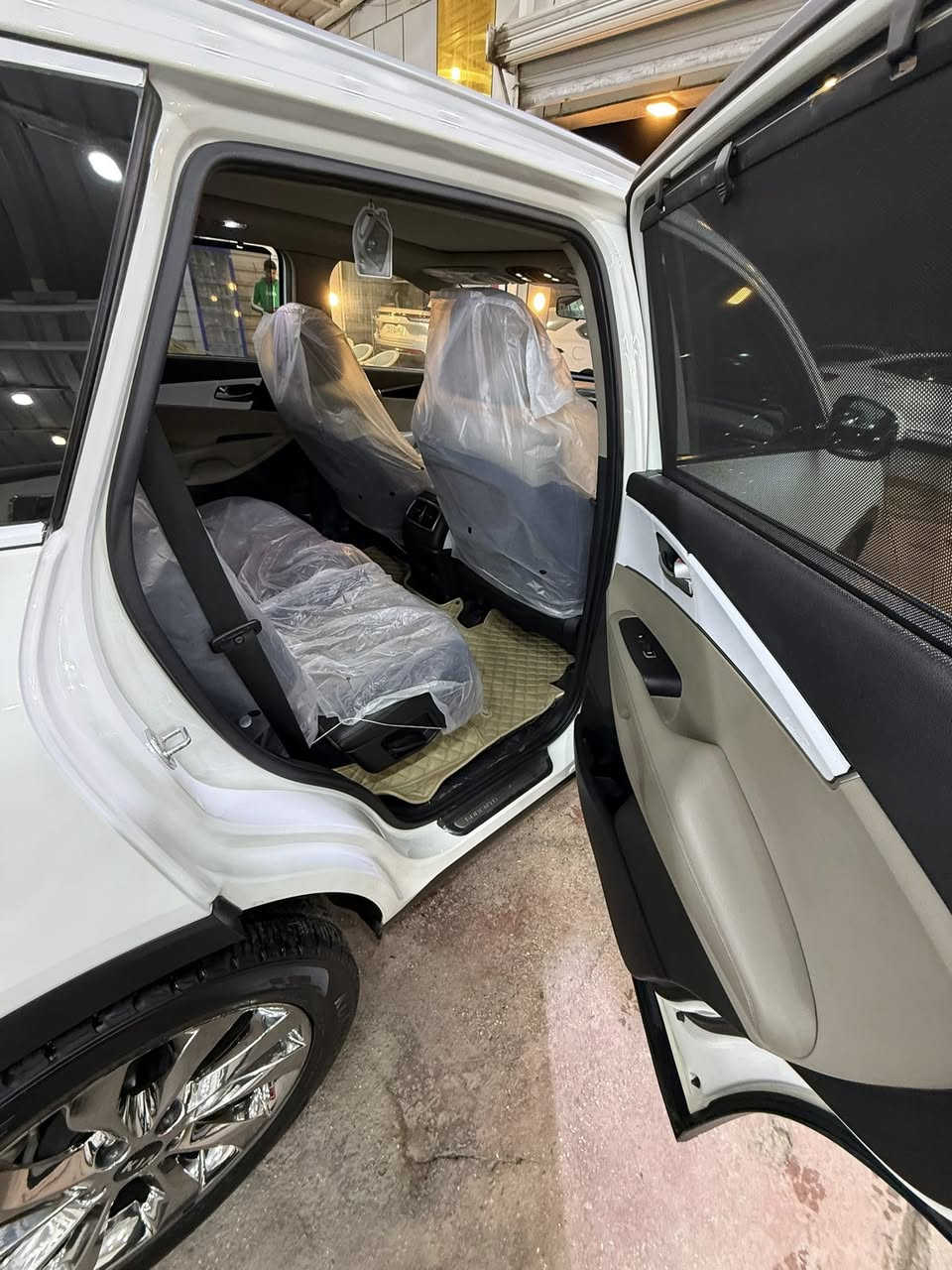 🌹🌹تحية طيبة🌹🌹
كيا سورنتو 2020 فول الفول 
خليجي ضمان الدولية 
اعلى مواصفات بلسورنتو 
مكفولة من الحادث بيه باردين بسيطات 
وكم حالوبه بلبنيد خفيفات ميبين
سونار مرفق
مواصفات 
اربع كامرات / حار بارد / فور ويل / دبل شباج
اعلى مواصفات 
ماشية 42 الف كيلو حقيقي شرط الفحص 
كير مكينة مكفوله
ترايه تراي زيرو 
رقم بغداد الجديد باسمي
السعر اكتب 1 بلتعليقات او اتصل وبخدمتك
مكاني بغداد معارض الكريعات
***********
