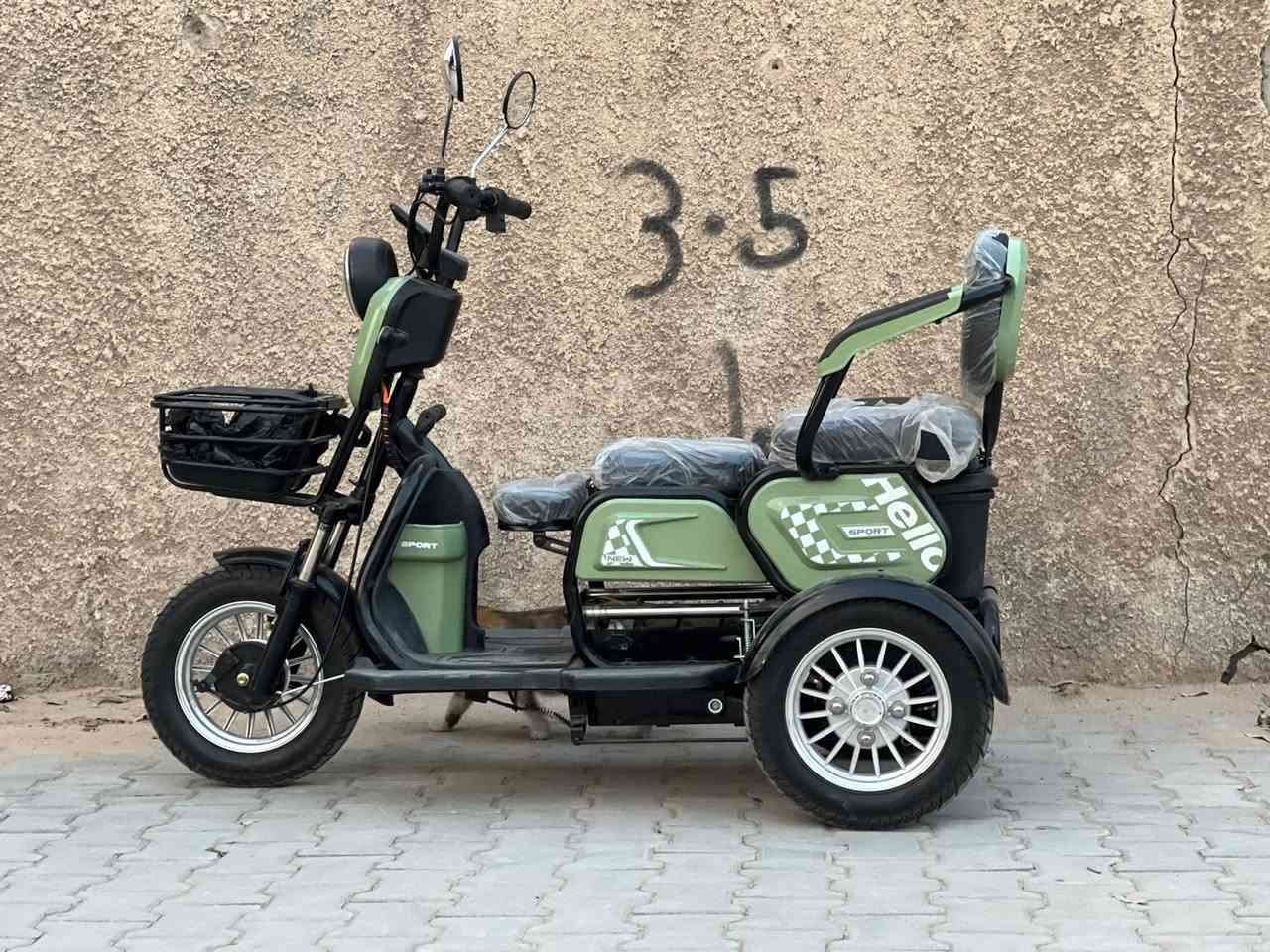 سلام عليكم شباب دراجه ثلاث عجلات اللبيع دراجه زيرو زيرو بعدها استخدامها 10يوم فقط وصل شراء موجود دراجه بعدها زيرو كل غراضها كامله وجاهزه تجي وتفحص وشوف بعينك كل عيب ونقص مابيها. مواصفاتها تخبل 

الموديل 2026
بطاريات 5دبل 
النوع 3عجلات 
السرع 1.2.3
المقاعد 3 ووصير ثنين وصير نفر واحد 
تشغيل عن بعد 
جهاز انذار السرقه 
تشغيل عن طريق الكارت 
بصمات سويجات كارتات كلها كامله 
بريكات 3 بل رجل وثنين بل أيد 
كرسي متحرك 
سله خلفيه وسله اماميه 
اشاير رباعيه
تايرات جوبلس 
بريكاتها بل مكان 
دراجه مشحونه 3 مرات فقط 

اي استفسار اتصال 
***********
العنوان بغداد
