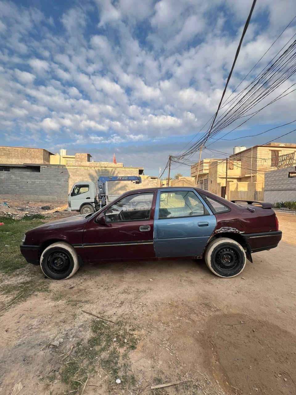 السلام عليكم سيارة أوبل فكترا للبيع موديل 1991 مشروع وطني سنوية نهاية ٢٦ راعيها موجود السيارة كلشي ما بيها بس الباب وضربة خفيفة مثل ما موضح بالصورة مكاني كربلاء السعر ۲۹ وبيها مجال للاستفسار***********
