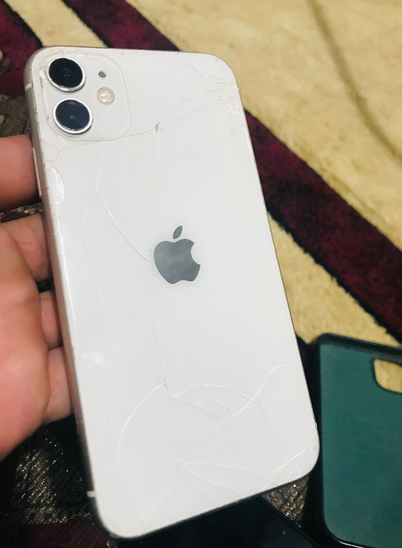 السلام عليكم
ايفون 11 عادي للبيع ذاكره ١٢٨ بطاريه ١٠٠ مبدله
والضهر مشروك مثل ماموضح بصوره هـ***********
