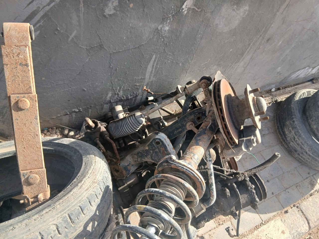 سلام عليكم اصدقائي عندي تفصيخه كامله مال بيجو روه محرك جديد وكير كولش نظيف اريد ابيعهن سعرهن مناسب شرط الشغل العنوان كربلاء حي الوفاء رقم الموبايل ***********
