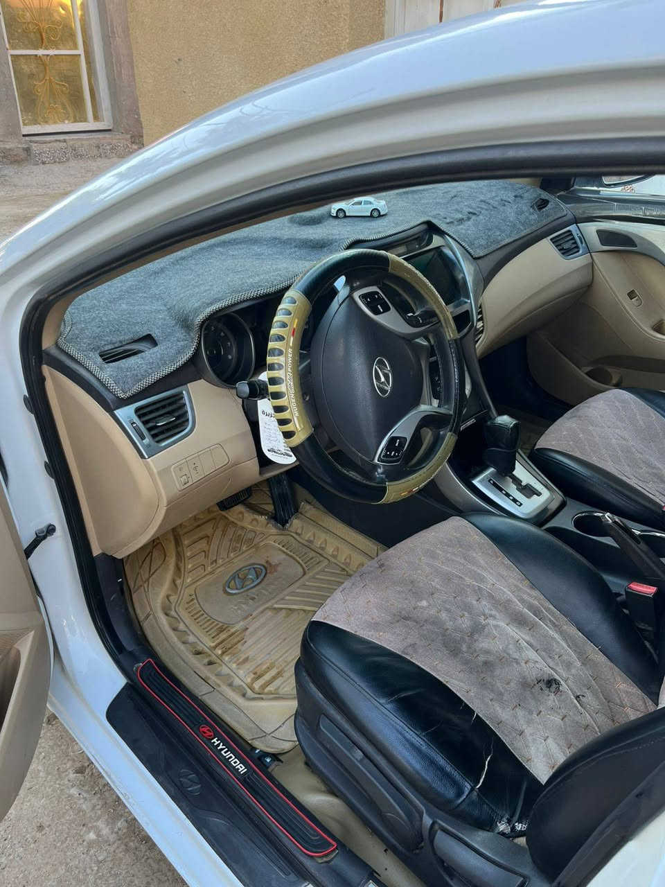 النترا للبيع محرك 1800 رقم بغداد باسمي ماشيه 174 الف شرط الجرس والسونار مرفق بالصور والسيارة قديمة عدنا تقريبا صارلها ب 8 سنوات وكير ومحرك وتبريد وتدفئة خير من الله وسعرها 117 ورقة وبيها مجال ومكانها قرب جزيرة بغداد السياحية وقبل فترة حولت السنوية والرقم الاتصال على ***********
