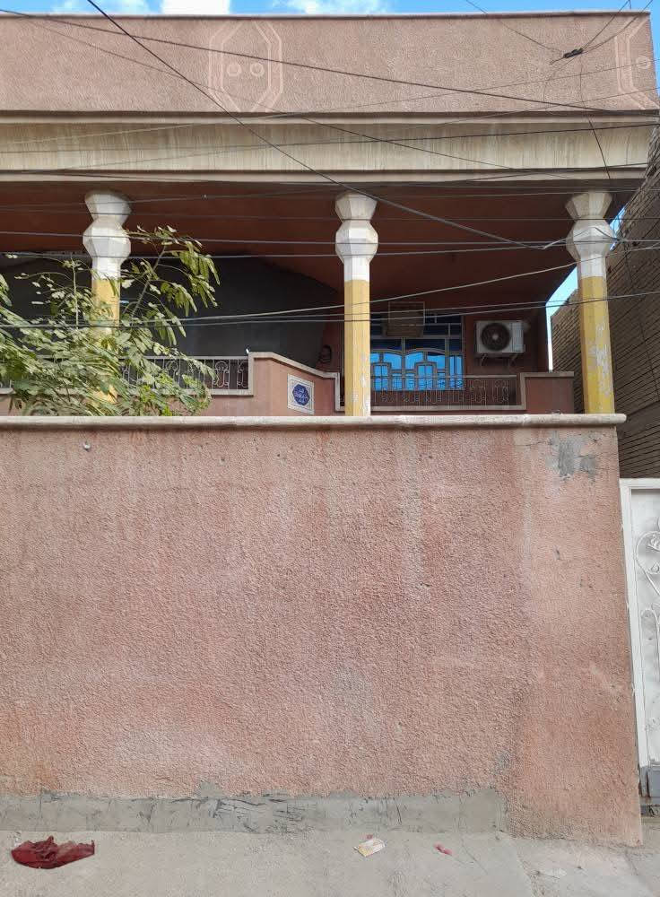 بيت للبيع – البلديات / الضباط
مستعجل على بيعته وبسعر مناسب جدا 
طابو صرف | 300 م الواجه ١٢م والنزال ٢٥م
طابقين + كراج + حديقة داخلية+صحيات
الطابق الأول: استقبال، صالة، مطبخ، غرفتين
الطابق الثاني: 4 غرف
منئور حول البيت

للاستفسار خاص او على الأرقام التالية 
***********
***********
