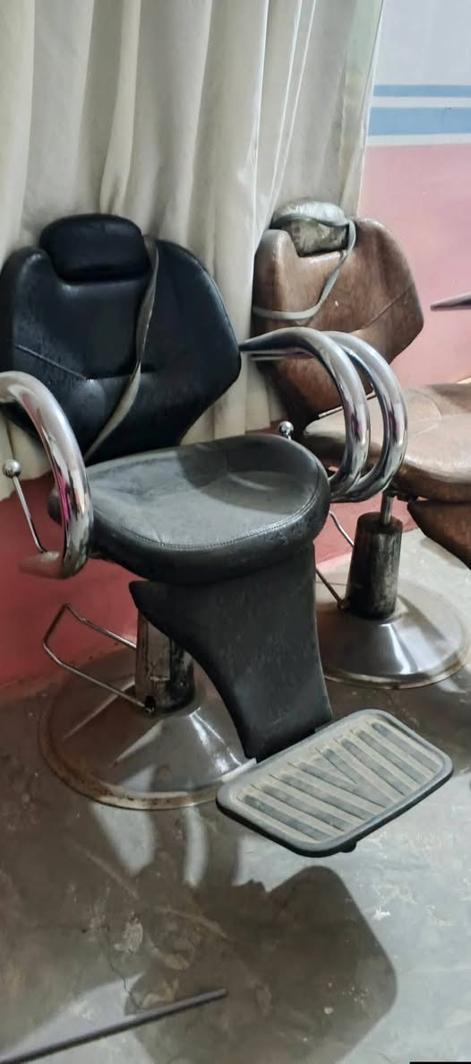 السلام عليكم
كراسي حلاق للبيع الزوج ب250. يعوزهن بس تنظيف من التراب


**إذا كنت صاحب هذا الإعلان وتريد حذفه لأي سبب، رجاءا أرسل رسالة إلى الدعم الفني**