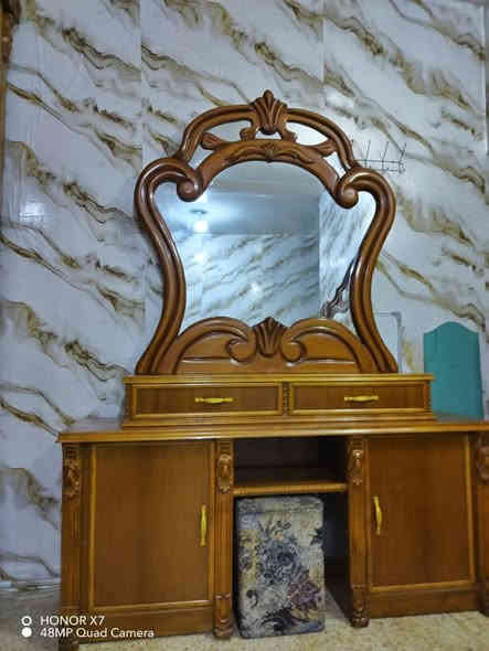 السلام عليكم ورحمة الله اخواني غرفة زان
للبيع احطاطة 
نجارة ابو علي 
*********** 
***********
