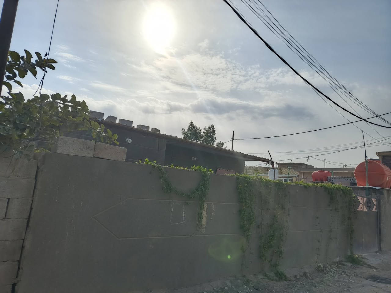 السلام عليكم
دار للبيع 

مساحه ١٨٠

غرفه وهول 

مطبخ ومضيف 

بيت جاهز ركن 

كله مطبك 

حي سكينه 

الشراي يتصل ويدلل

***********

‏‪***********‬‏
