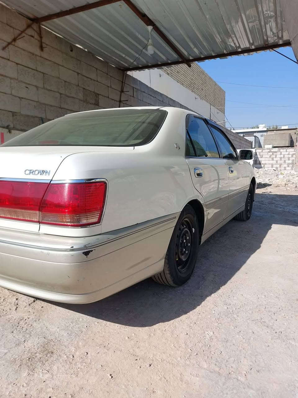 السلام عليكم ملكه دكمتين كرستال خضراوي موديل 2002
السياره مدفوع كمركه وقرصه موجود باقي بس الرقم 
رقم كركوك 
السياره ديفور صغير 
السياره كفاله عامله من فتح برغي وصبغ كله وضع شركه 
بس بيه ربع مبدل الميعرف الربع يعني البدنه الي تكعد عليه الراديترات واللايتات 
السعر ب120 
*********** النجف, العراق
