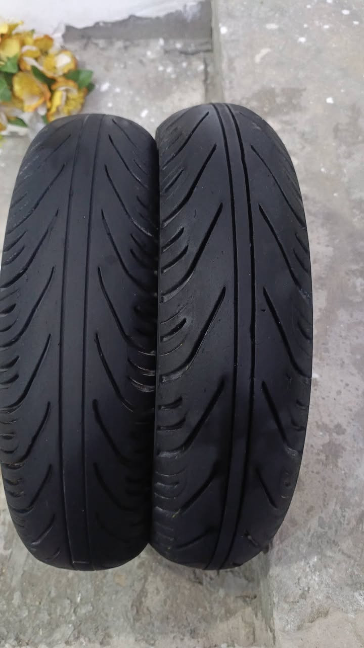 سلام عليكم شباب زوج تايرات ماكس مقياس 10/90/90 نضاف فقط واحد بي بنجر مكاني بغداد 
مدينه الصدر ***********

