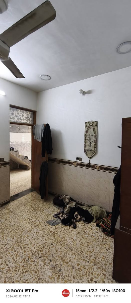 مرحبا للبيع بيت 75متر في الزراعي الخطيب واجهه 6 متر و70سنتمتر
النزال 11وشويه يحتوي على 3غرف  وصاله والخدمات الصحيه بيت  بي نواقص مثل ماموضح بالصور مكانه بشارع خوله باول فرعفرع على اليمنه فرع الاسواق يعني بس تطلع الفرع 20متر عنك شارع الضغط  
للاستفسار/ ***********
