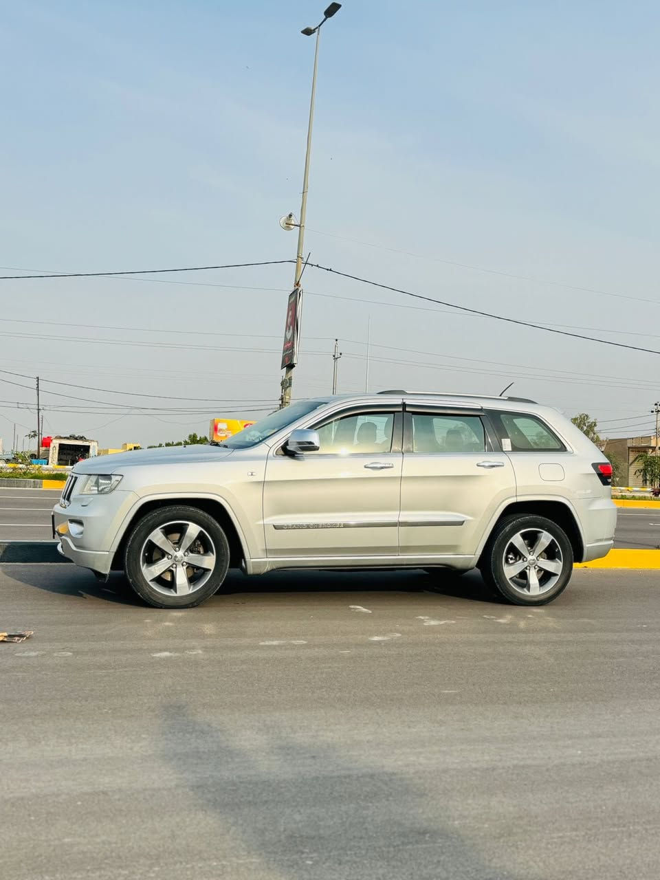 سلام عليكم للبيع لاريدو 2013 فول مواصفات سياره كفاله عامه
محرك 3600 سته سلندر كير محرك مكفولات فتحه مري شفط تخم تاير جديد رقم بغداد انكليزي  بسمي تحويل ثاني يوم سنويه ل 29  سعر 178 وبيه مجال قليل مكاني نجف الحيدريه  
***********
