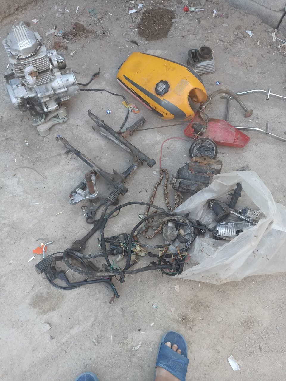 سلام عليكم غراض البيع محرك م200شرط الشغل غيم بمايرضي الله وخذه مكاني قضاء المدينه  فلكت الخاص ***********ملحضه هاذه الرقم مابيه وتساب
