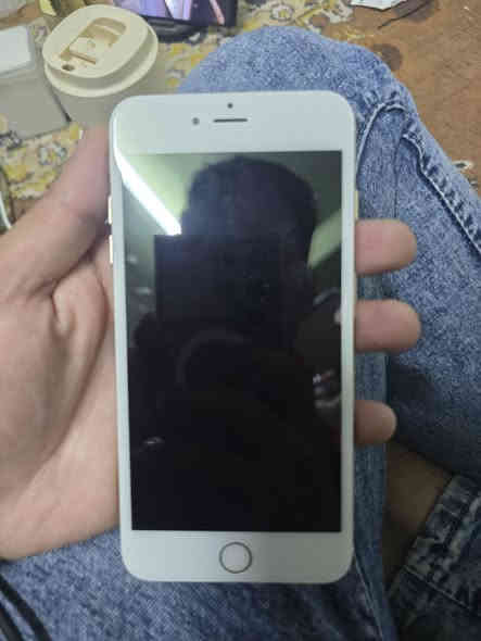 السلام عليكم ايفون سكس بلاص للبيع جديد لووك نضيف لا يصرف شحن ولا شي تاخذة على الفحص
ذاكرة :١٦ 
السعر : ٥٠ الف 
مكاني بغداد الشعب توصيل متوفر 
للتواصل ***********
