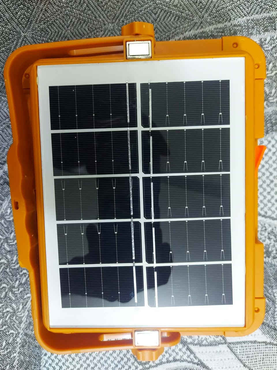 بلوجكتر طاقة شمسية ضد المي معيار IP66 يشحن طاقة شمسية او بور بنك ويشحن تايب سي السعر ١٥ مع توصيل مكاني بغداد مشتل ***********

