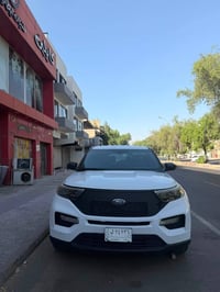 حالين موجوده بغداد السياره  بسعر مناسب  رقم الهاتف : 07803388160  فورد...